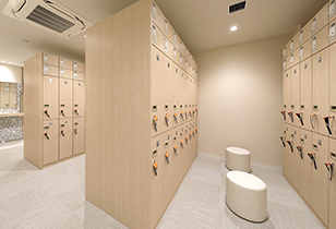 ロッカールーム（女性86?男性102）